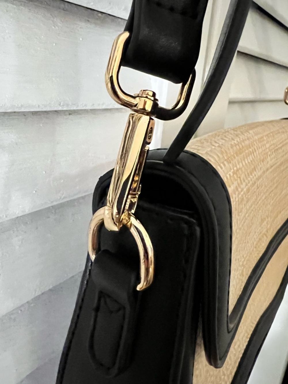 Telena shoulder bag made of straw mat material with black vegan leather trim - Picture 4 of 9